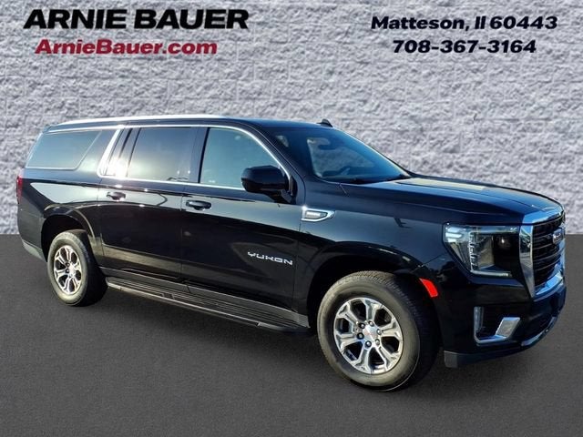 2022 GMC Yukon XL SLE in Onyx Black — front three-quarter view