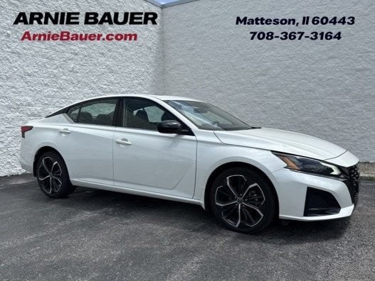 2023 Nissan Altima 2.5 SR in Pearl White Tricoat — front three-quarter view
