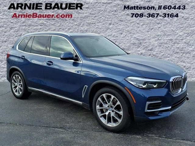 2022 BMW X5 xDrive40i in Phytonic Blue Metallic — front three-quarter view